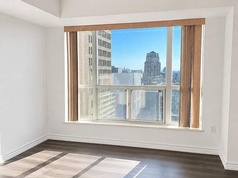 909 Bay St #1901 — Photo 15