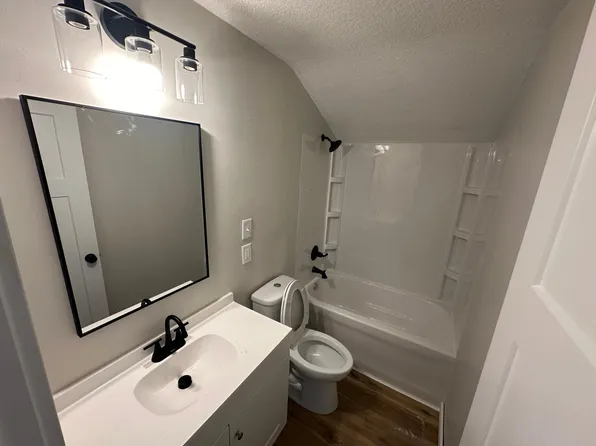 6324 S Calhoun St, Fort Wayne, IN 46807