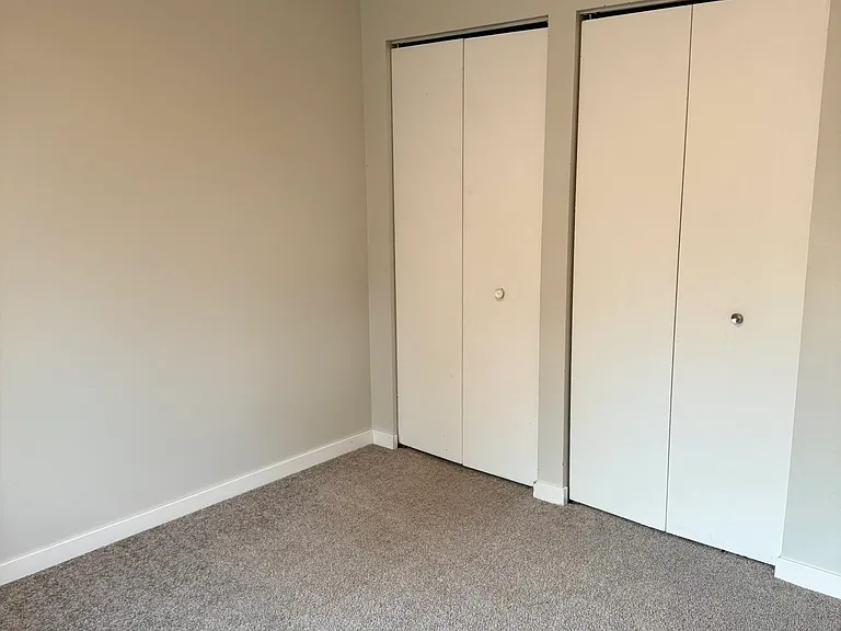504 S Van Buren St #6 — Photo 11