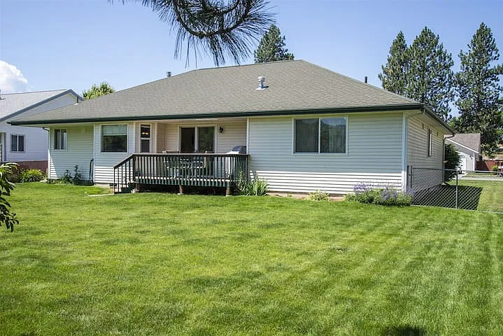 8868 N Huntington Ct — Photo 2