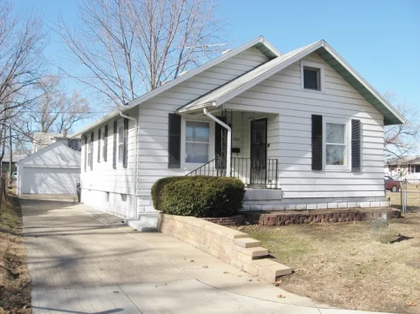 203 Sycamore St, Pekin, IL 61554