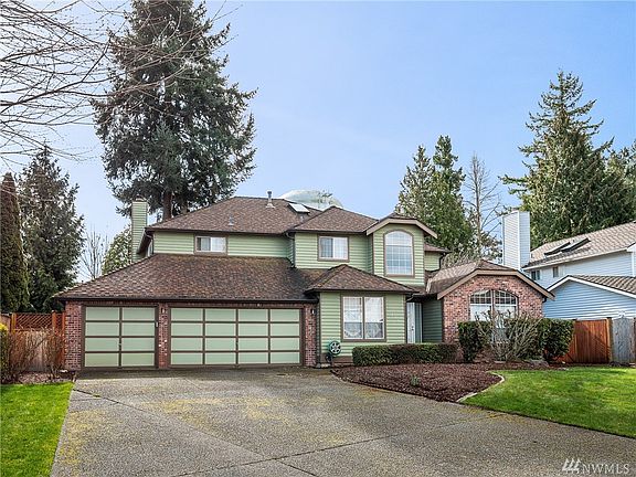 Beautiful resale in highly desirable Shadow Run community