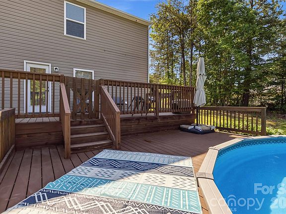5th image of 2220 Pinnacle View Dr