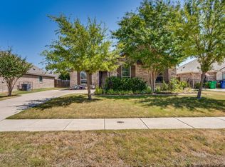 204 Saxon St, Waxahachie, TX 75165