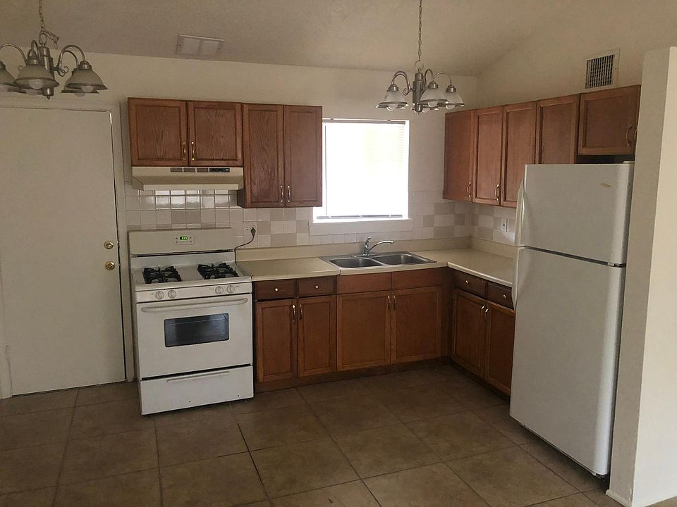 1st image of 2631 N Haskell Dr APT 3