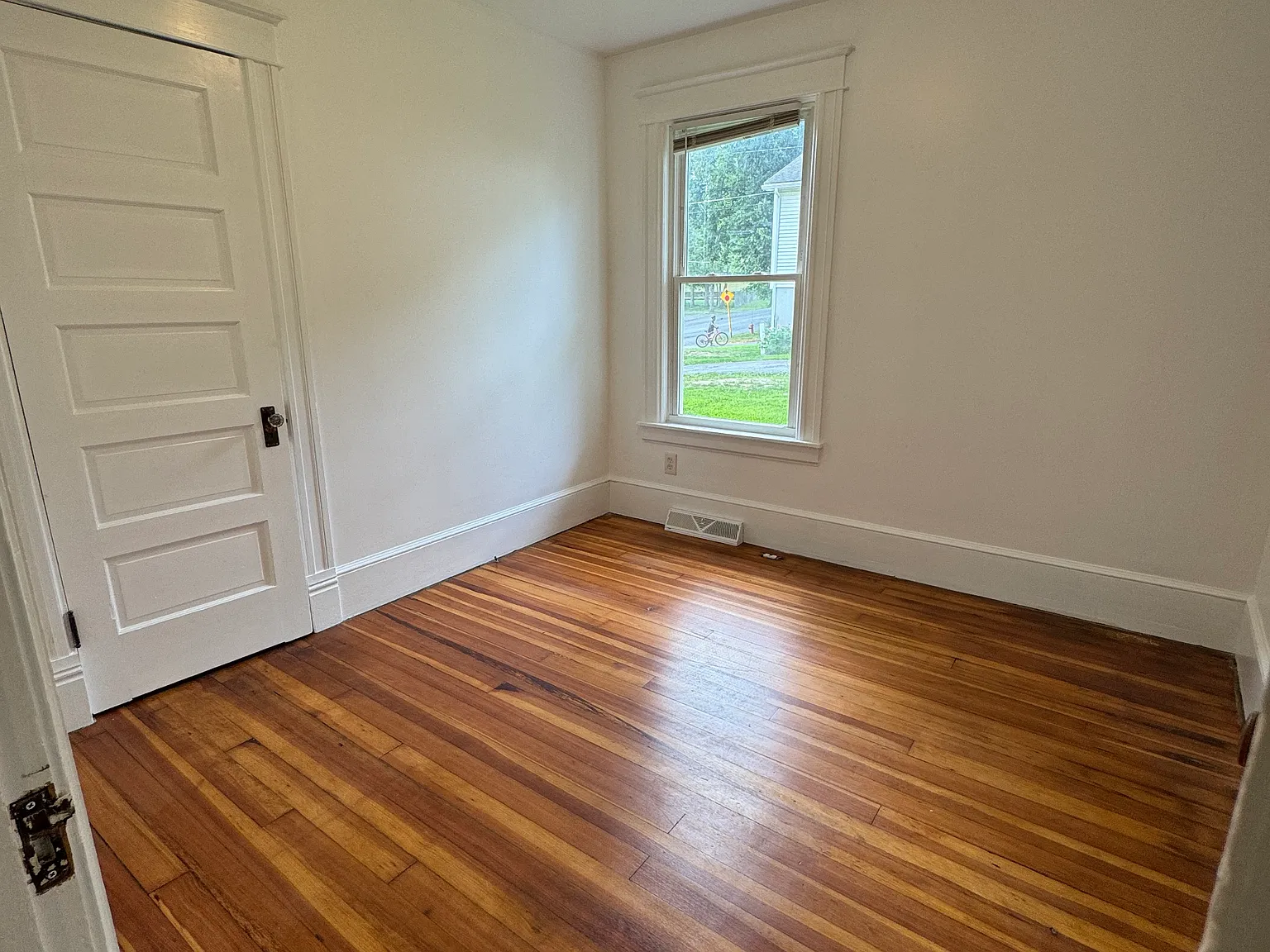 30 Buckingham Ave — Photo 3