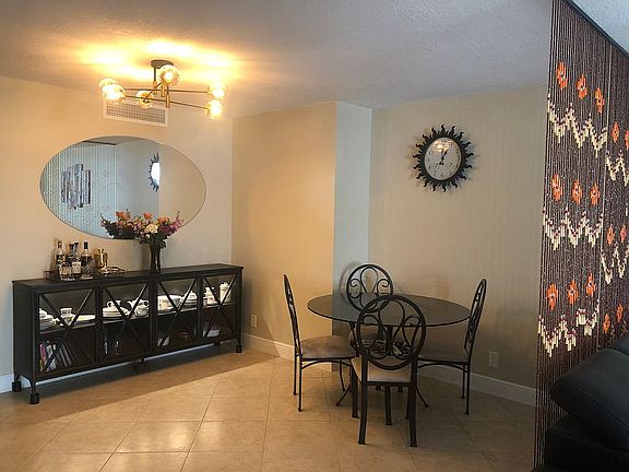 4th image of 2500 Parkview Dr APT 618