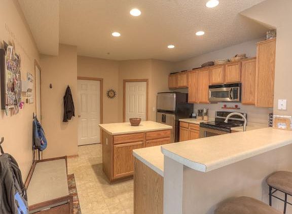 5th image of 827 Braunworth Ct
