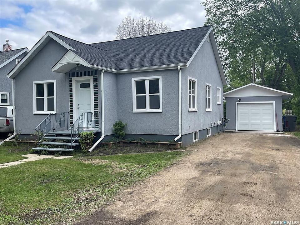 1st image of 77 4th AVENUE N