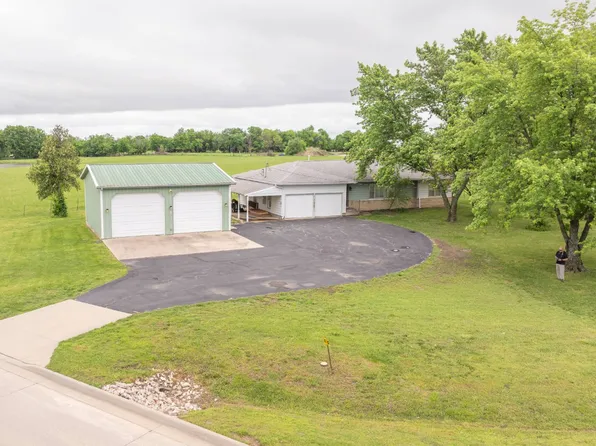 21105 Ness Rd, Parsons, KS 67357