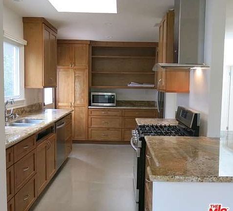 4th image of 1022 Fiske St