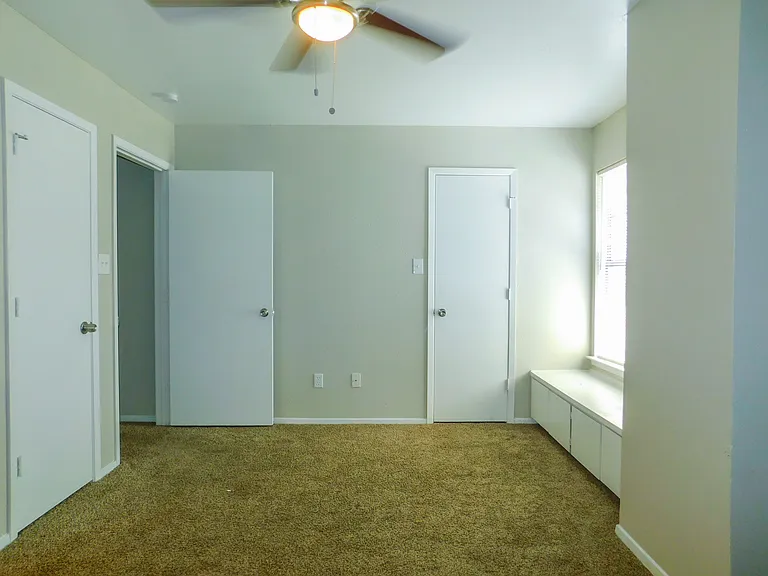 1137 Dallas Dr — Photo 10