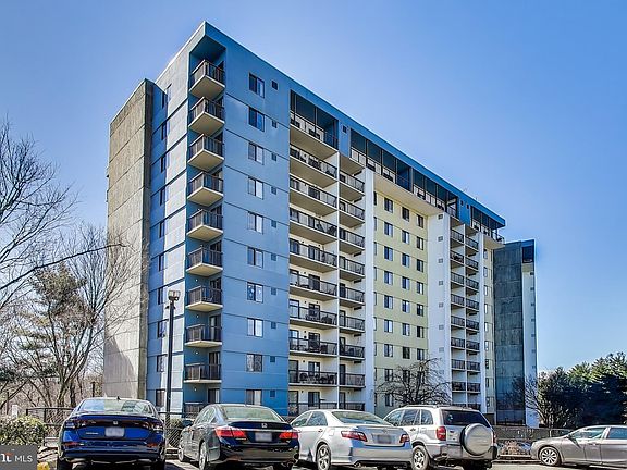 2nd image of 3800 Powell Ln APT 901