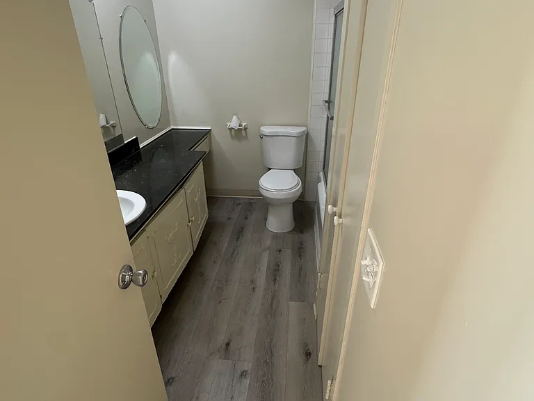 831 E Windsor Rd #8 — Photo 8