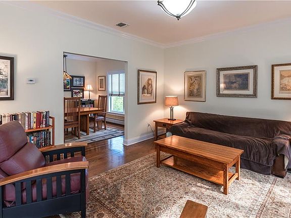 5th image of 32 Pennsylvania Ave