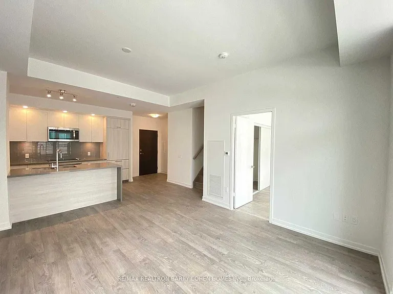 8868 Yonge St #Townhouse 103 — Photo 4