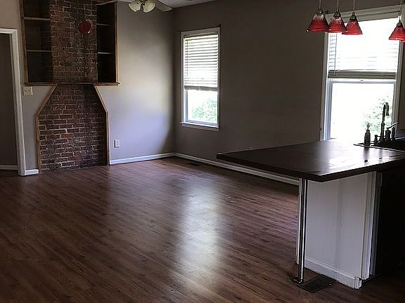 4th image of 509 W East St