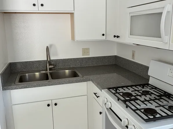 245 Leighton Dr APT B, Ventura, CA 93001