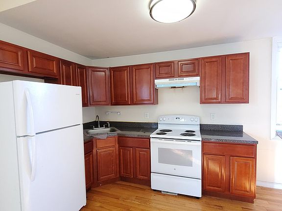 2nd image of 851 S 15th St #2