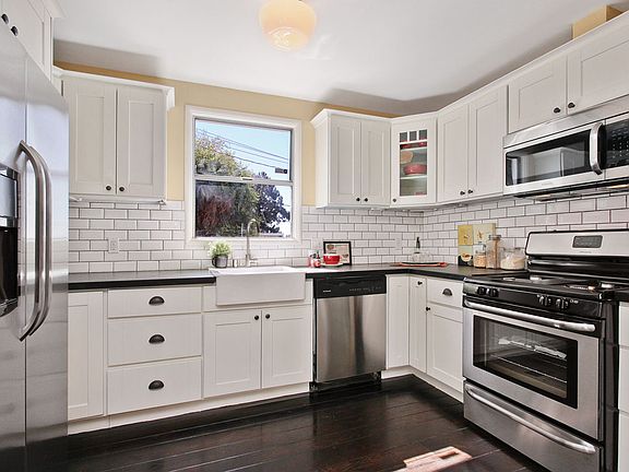 3rd image of 3047 El Monte Ave