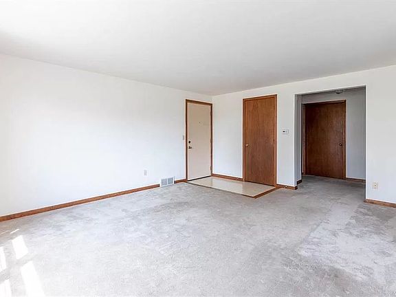 3rd image of 6977 Plaza Dr APT 1