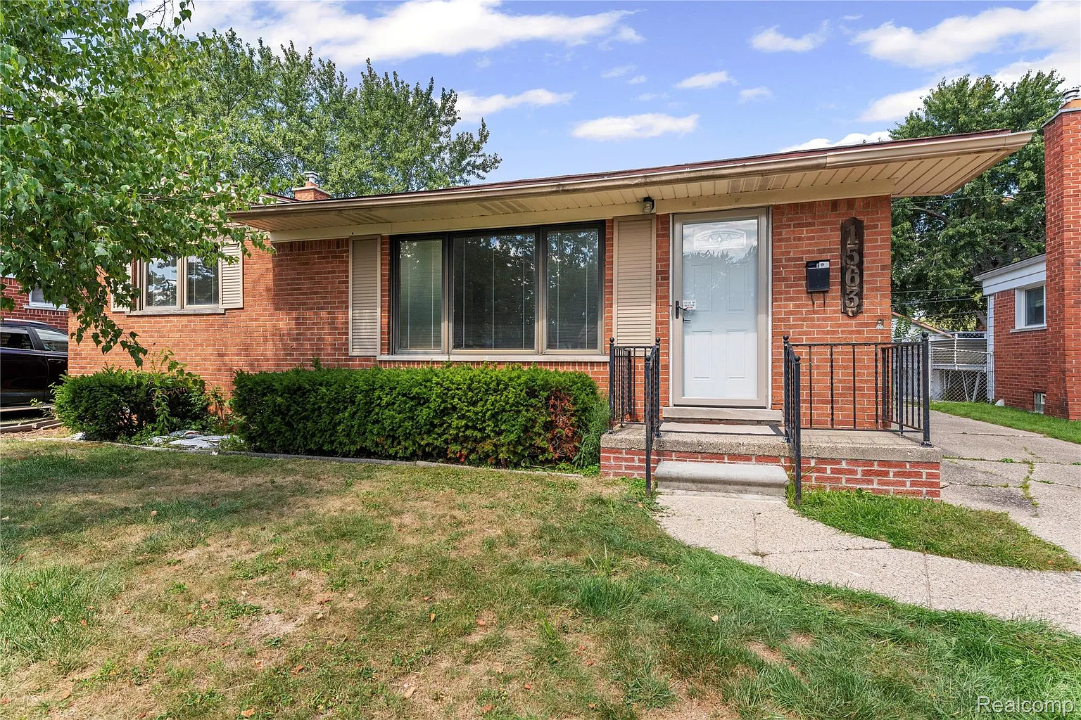 1563 Beaupre Ave photo 1
