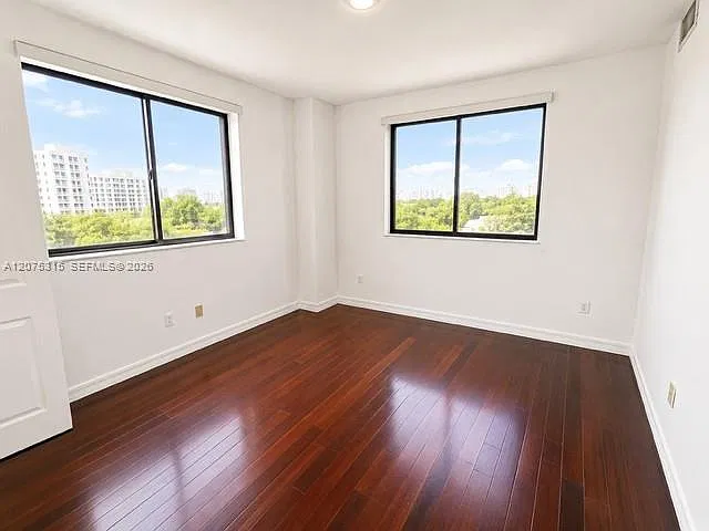 2 bed, 1009 sqft, $2,600 — Photo 3