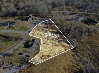 E Rolling Hills Rd, Bentonville, AR 72712