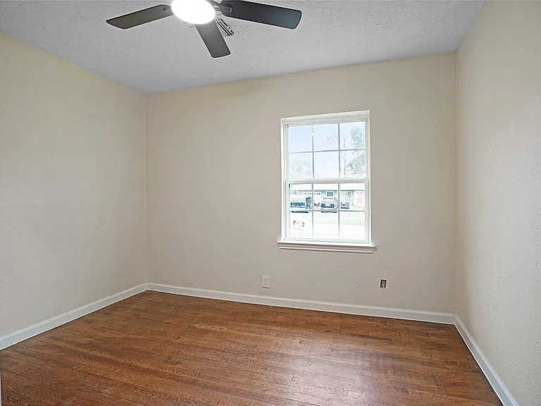 5946 Beldart St — Photo 10