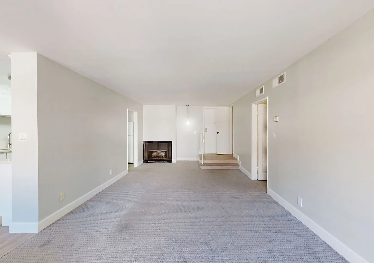 Beautiful 2 Bedroom 2 Bathroom luxury condo for rent in Pasadena! — Photo 3