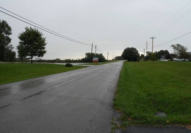 2nd image of 324 Eastport Rd