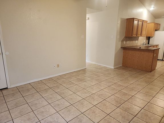 4th image of 524 W University Dr APT B