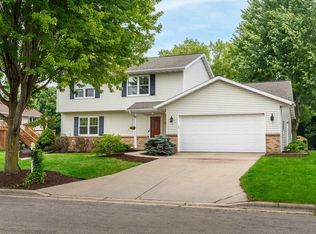 2319 Essex Dr, Sun Prairie, WI 53590