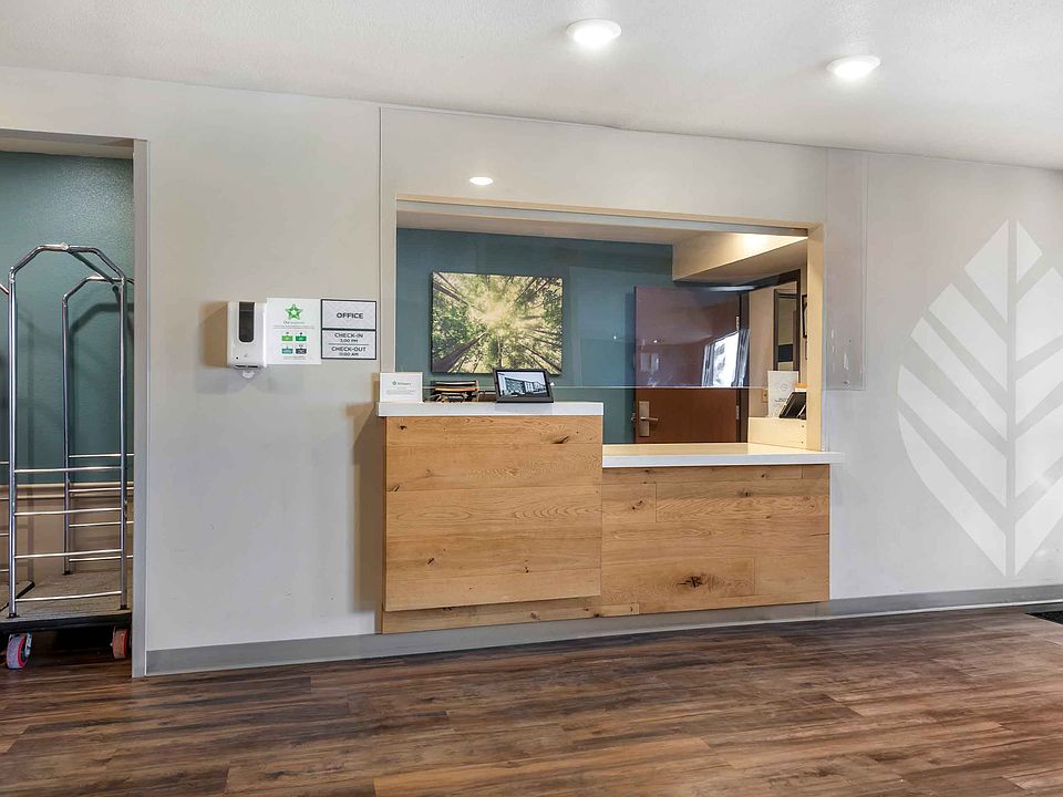 Lobby and Guest Check-in