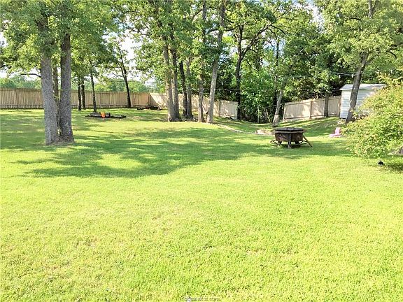 4th image of 402 Fairway Dr
