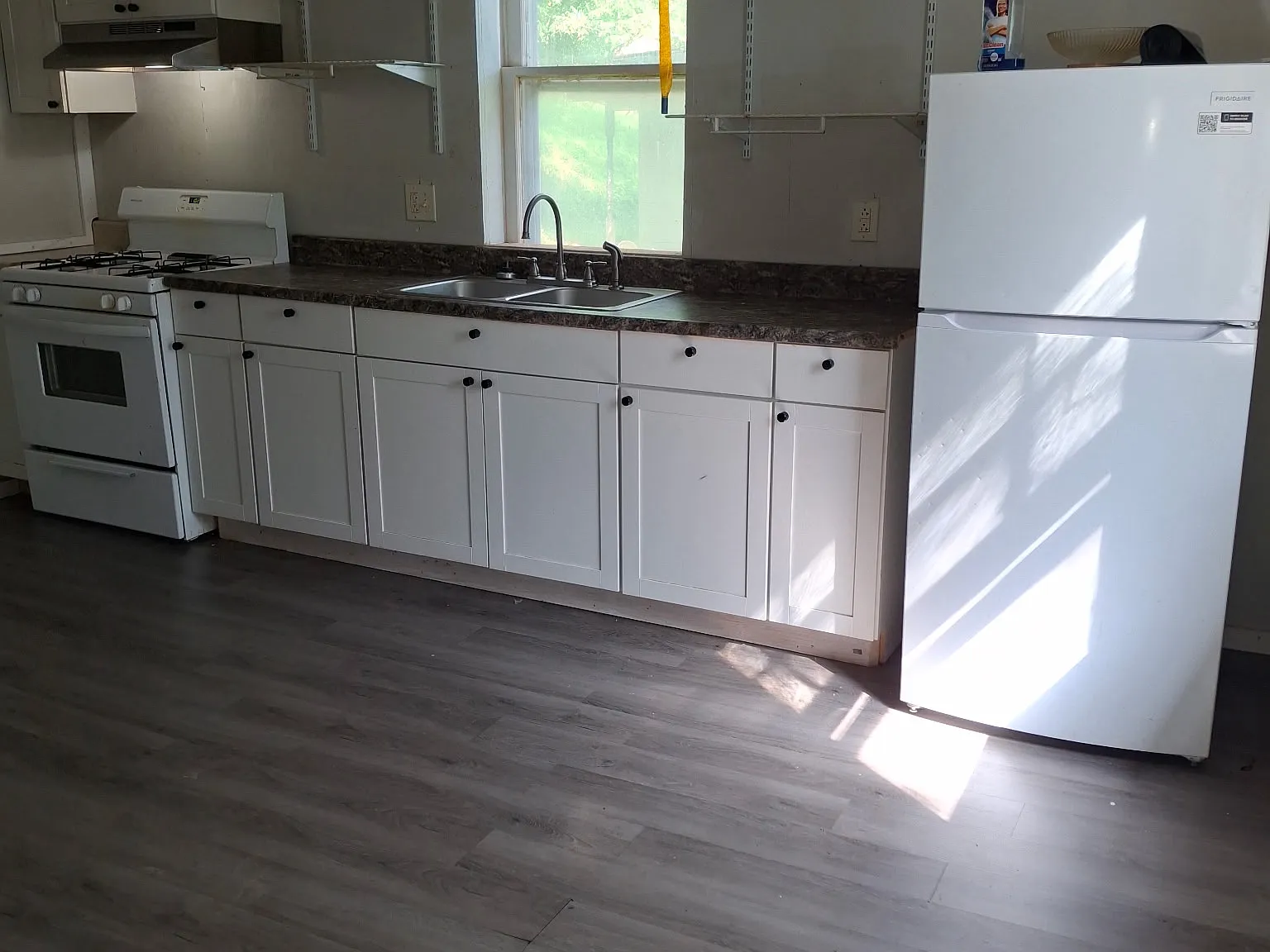 3 bed, 1200 sqft, $850 — Photo 3