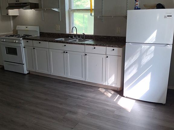 3rd image of 607 E Main St