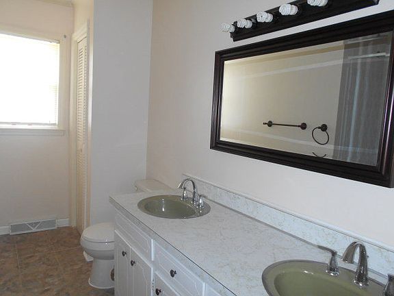 4th image of 101 Barnes Ct