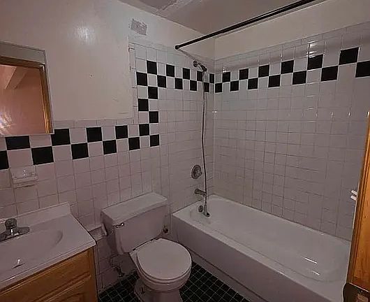 3rd image of 1797 Lex Ave #2