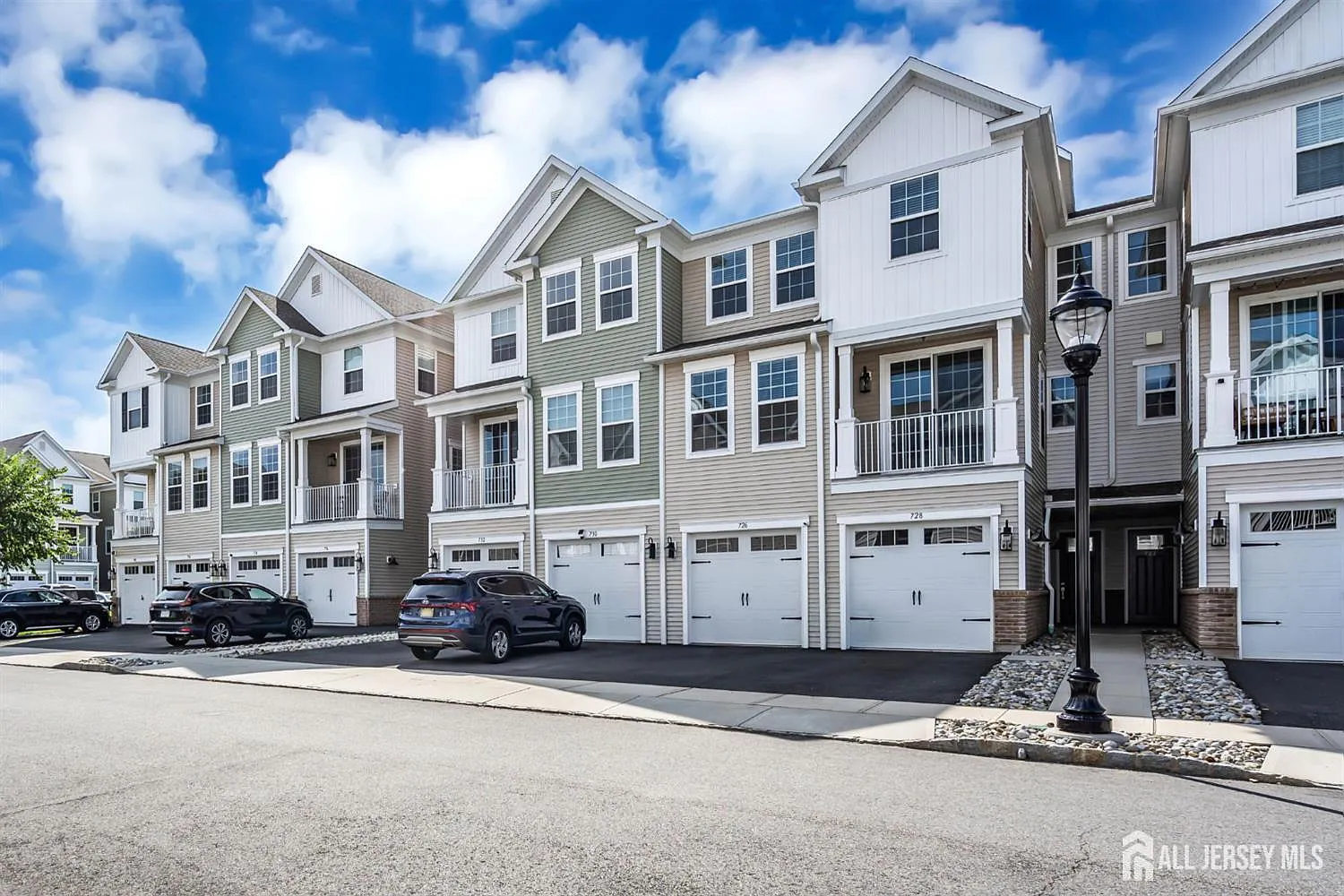 2 bed, 3.0 bath, $3,000 — Photo 1