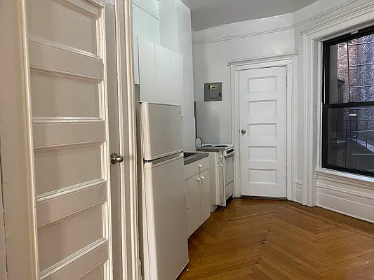 Rented by City Connections Realty | media 10