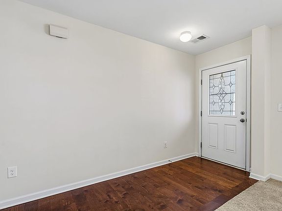 3rd image of 31 Ravencrest Dr