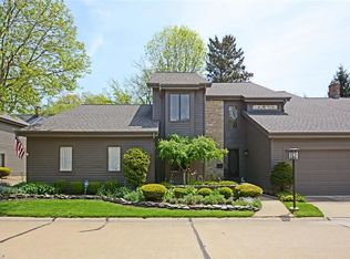 1055 Stonewood Ct, Westlake, OH 44145