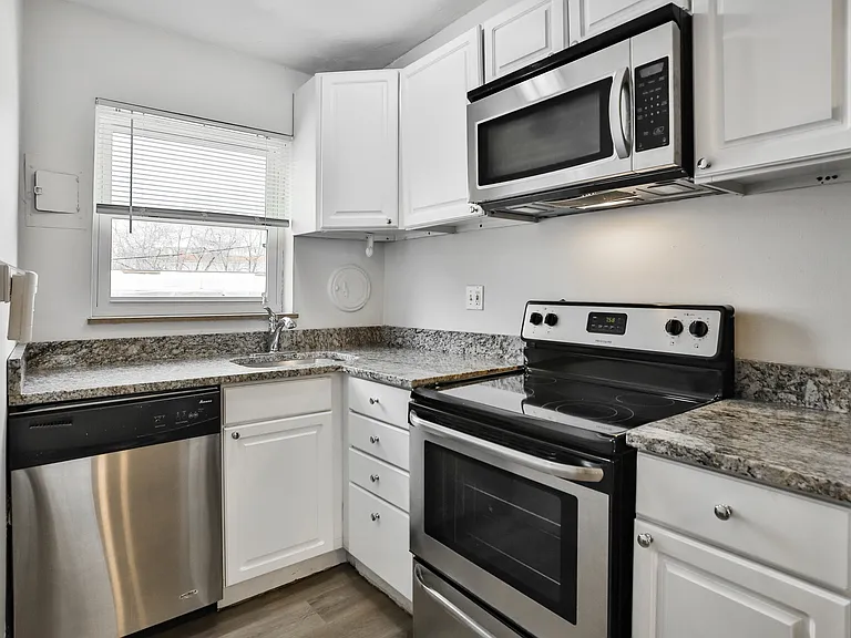 137 E Lockwood Ave #2-B — Photo 1