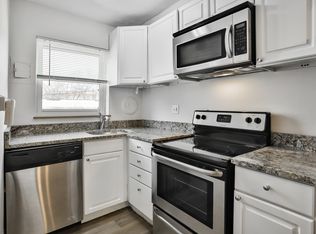 137 E Lockwood Ave #2-B, Saint Louis, MO 63119