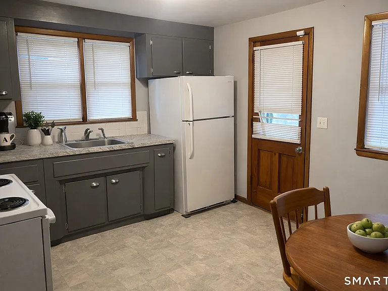 46 Myron Ave — Photo 5