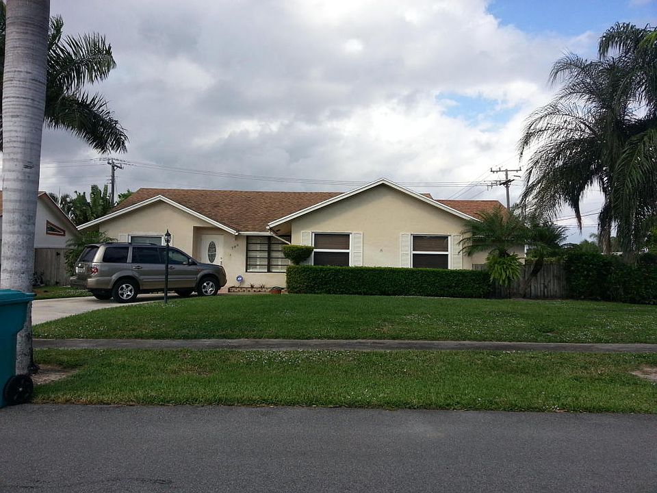 1st image of 703 SW 1st Ct