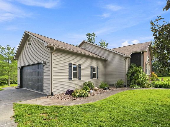 4th image of 106 Standau Rd