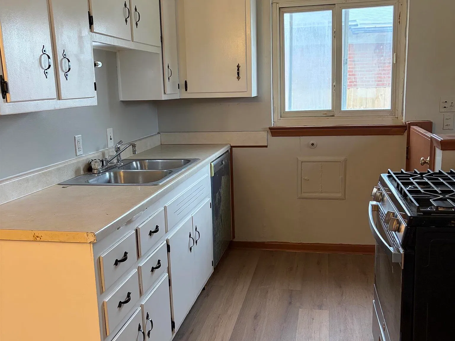 3 bed, 1.0 bath, 2066 sqft, $1,800 — Photo 3
