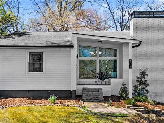 3rd image of 804 Willowbrook Dr